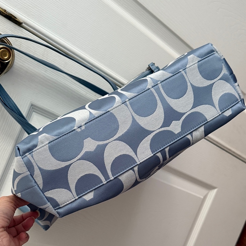 Coach Signature Tote - Picture 5 of 5